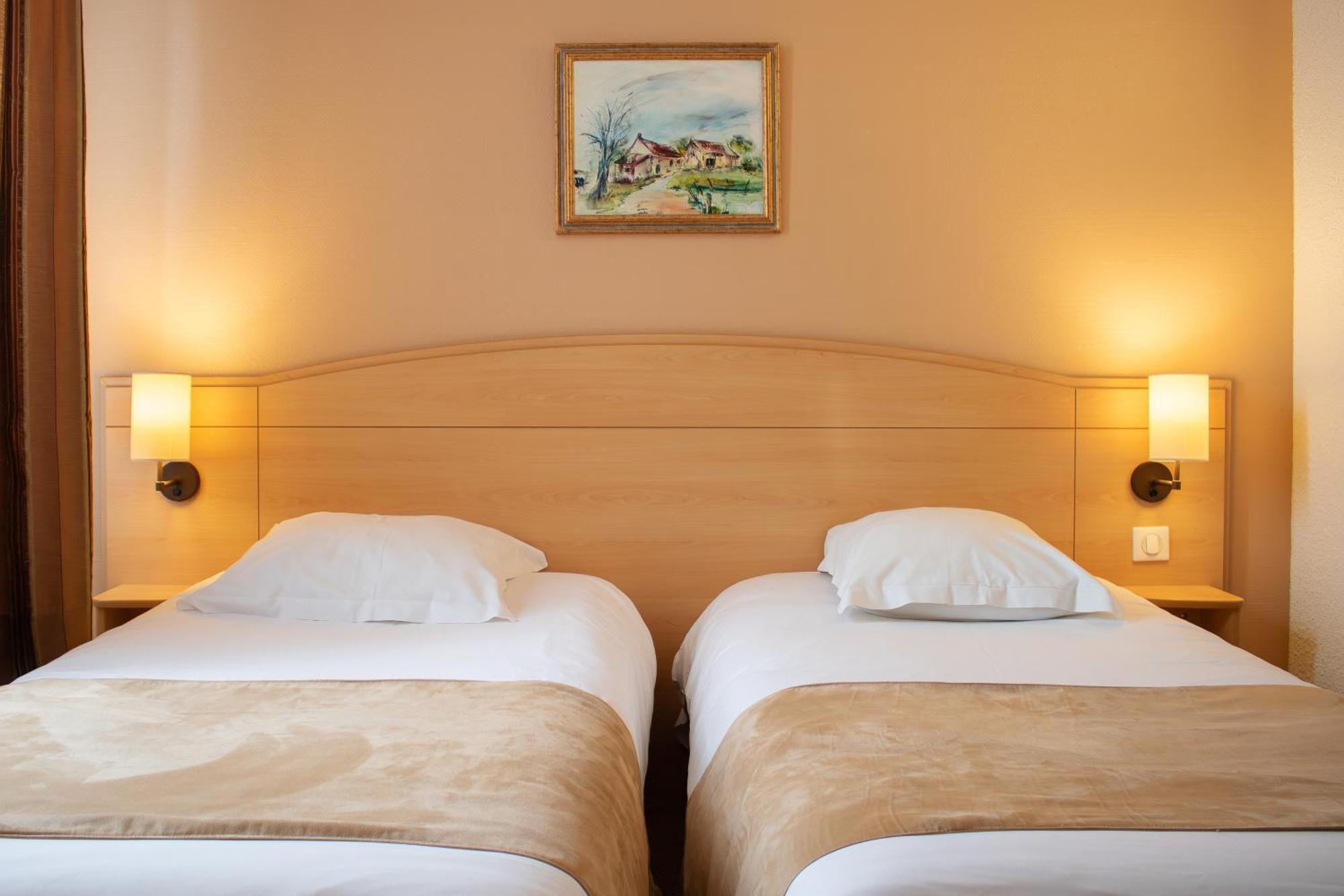 Brit Hotel Châteaudun מראה חיצוני תמונה