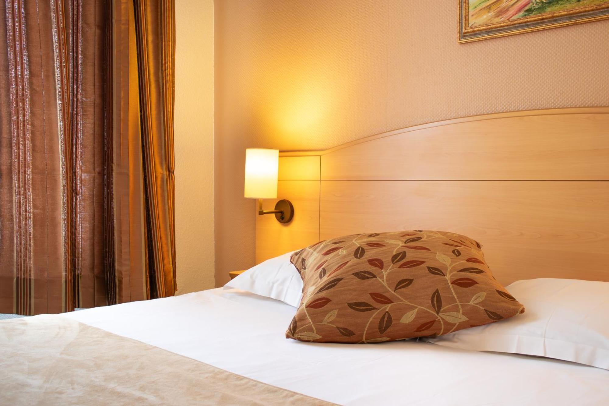 Brit Hotel Châteaudun מראה חיצוני תמונה