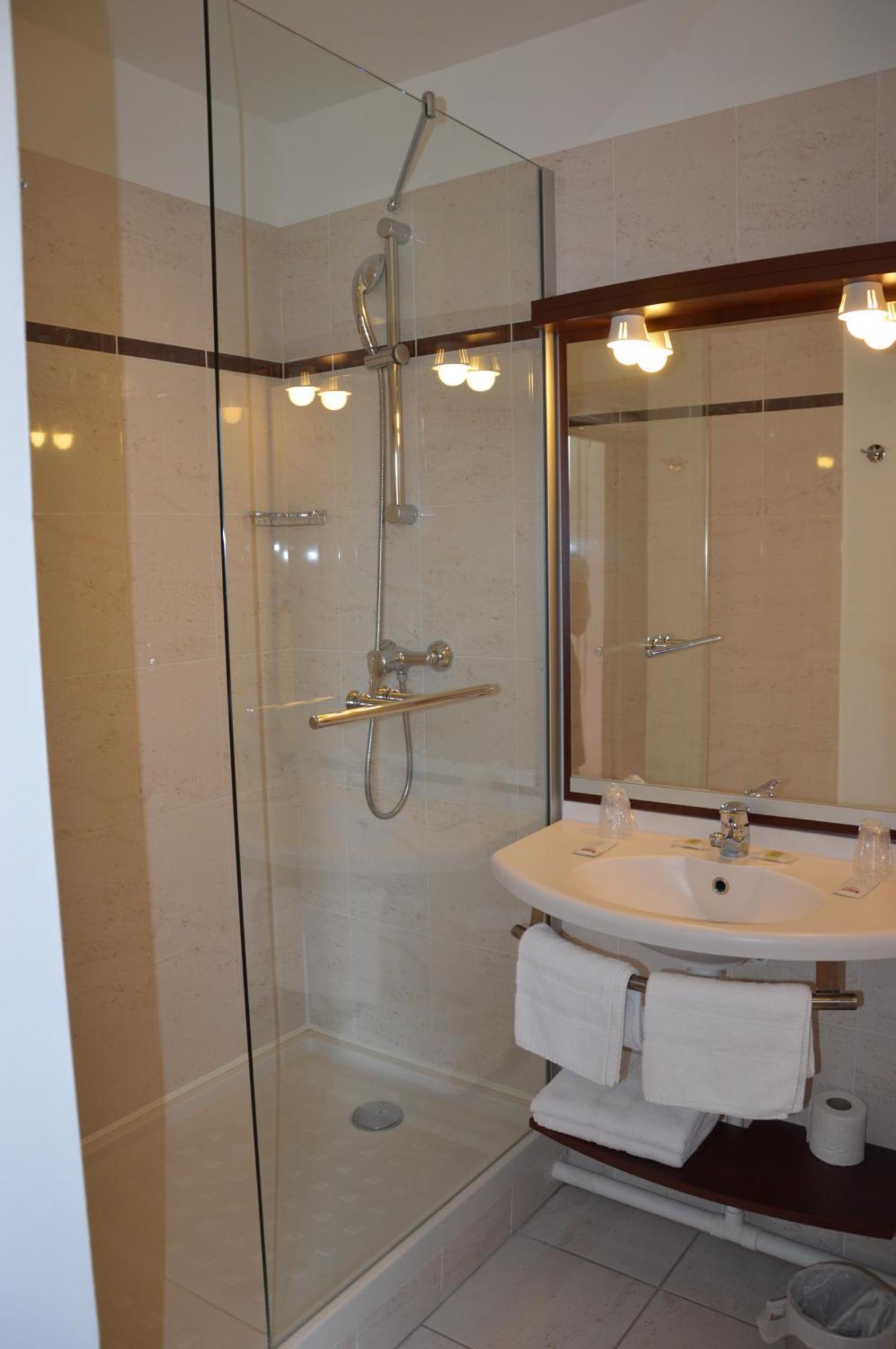 Brit Hotel Châteaudun מראה חיצוני תמונה