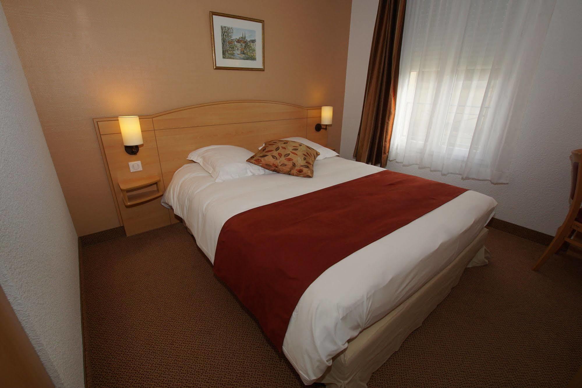 Brit Hotel Châteaudun מראה חיצוני תמונה