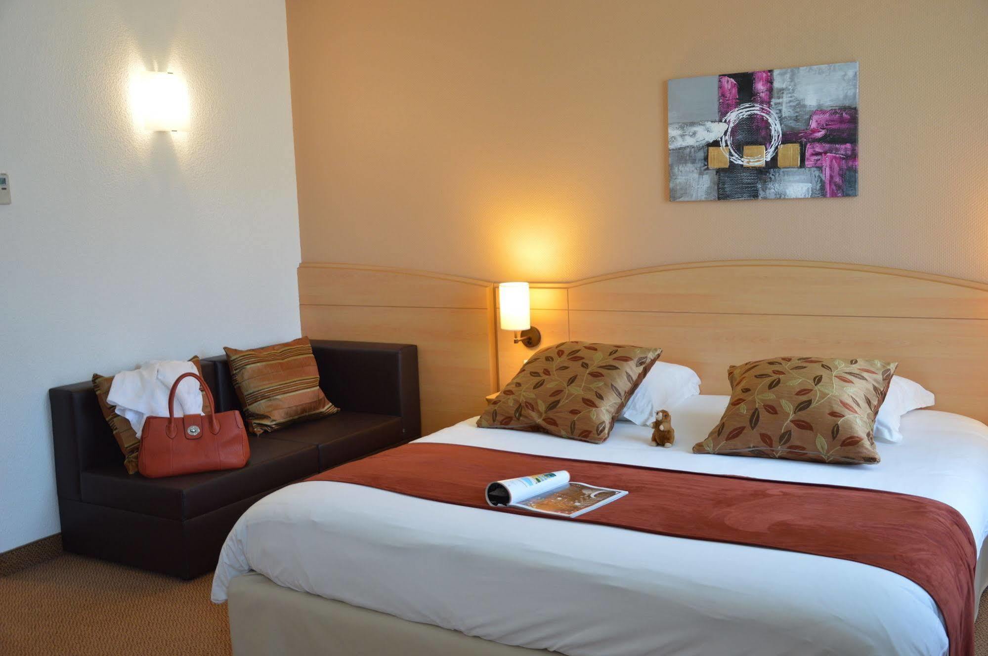 Brit Hotel Châteaudun מראה חיצוני תמונה